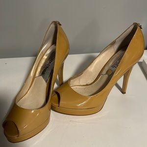 Michael Kors Womens Comfort Slip On Peep Toe Tan Beige Pump Heels Size 6 M
